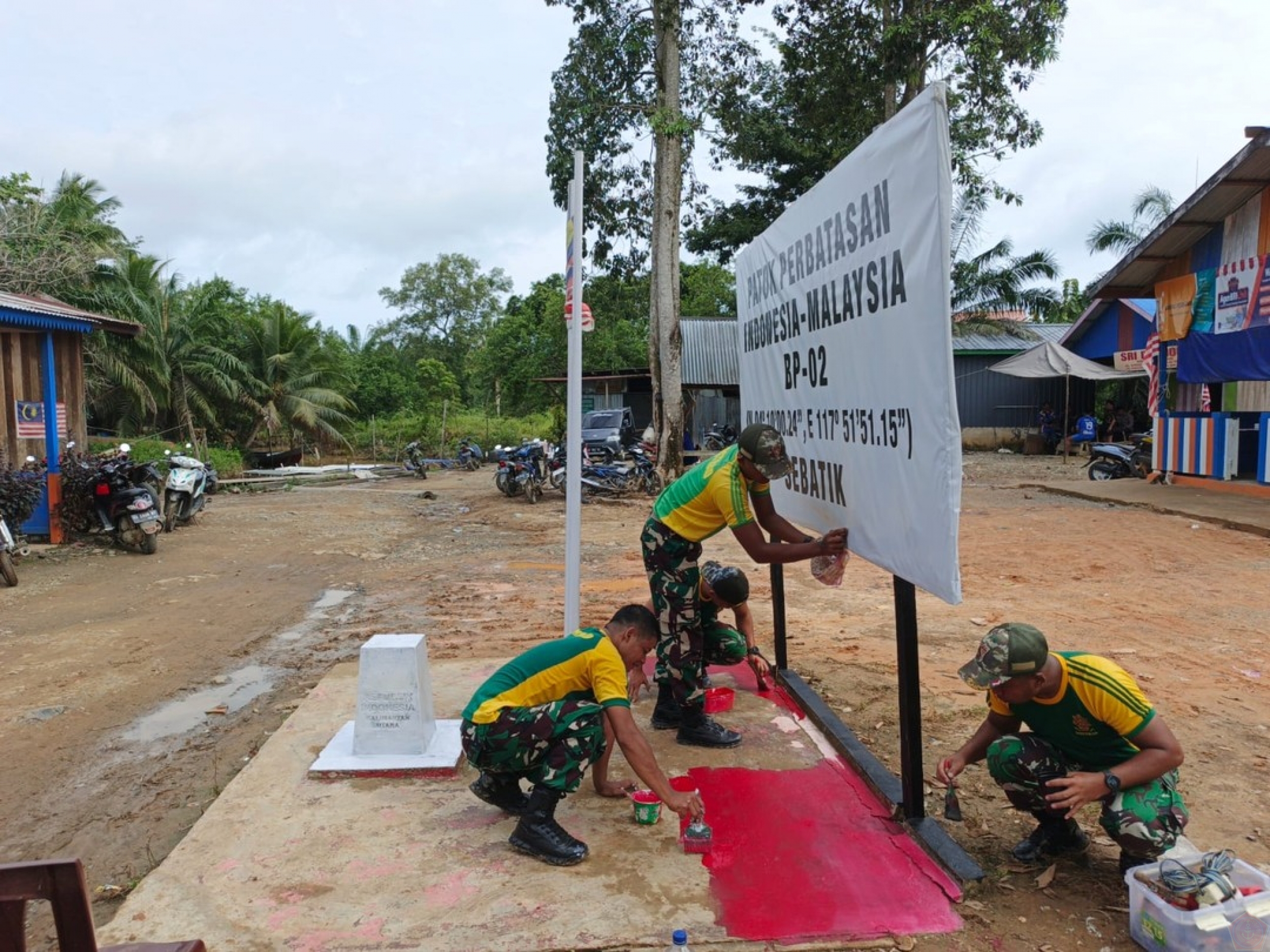 Satgas Pamtas Yonarmed 11 Kostrad Laksanakan Pemeliharaan Patok Batas Negara