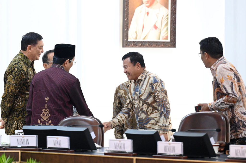 Menhan Sjafrie Hadiri Sidang Kabinet Paripurna Pertama yang Dipimpin Presiden Prabowo