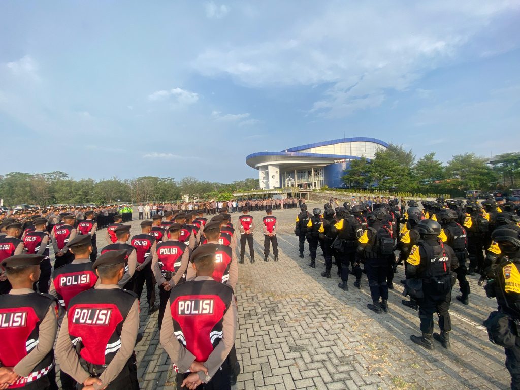 Ratusan Personil Polri Satgas OMPC Amankan Debat Pertama Cagub dan Cawagub Jateng di MCC Marina