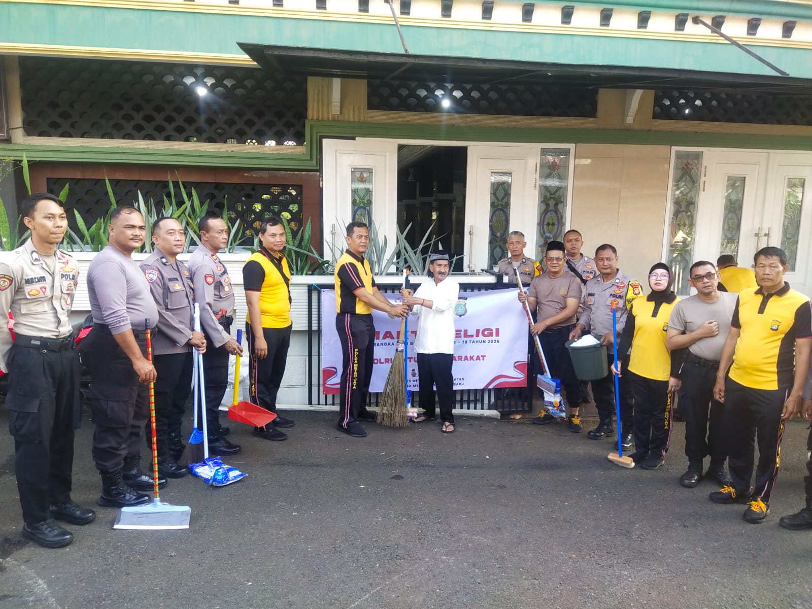 Polsek Kebayoran Baru Gelar Bhakti Religi, Sambut HUT Bhayangkara ke-79 