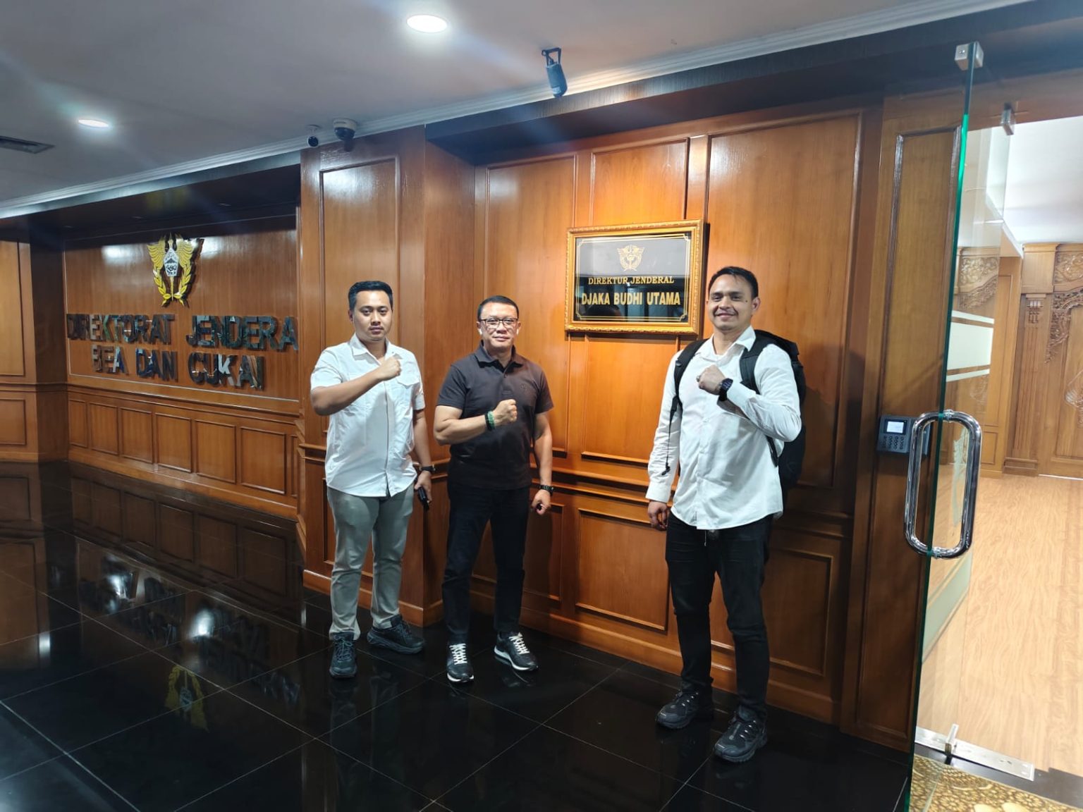 Peredaran Rokok Ilegal di Tanjung Perak Ditemukan, Eks Tim Mawar Kopassus Sebut Oknum Pejabat Terlibat