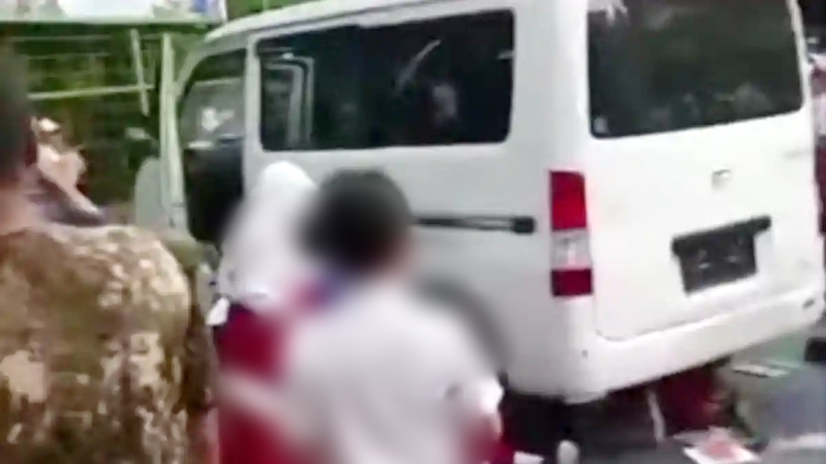 Mobil MBG Diduga Hilang Kendali Tabrak Siswa SDN 01 Kalibaru, Polisi Gelar Olah TKP