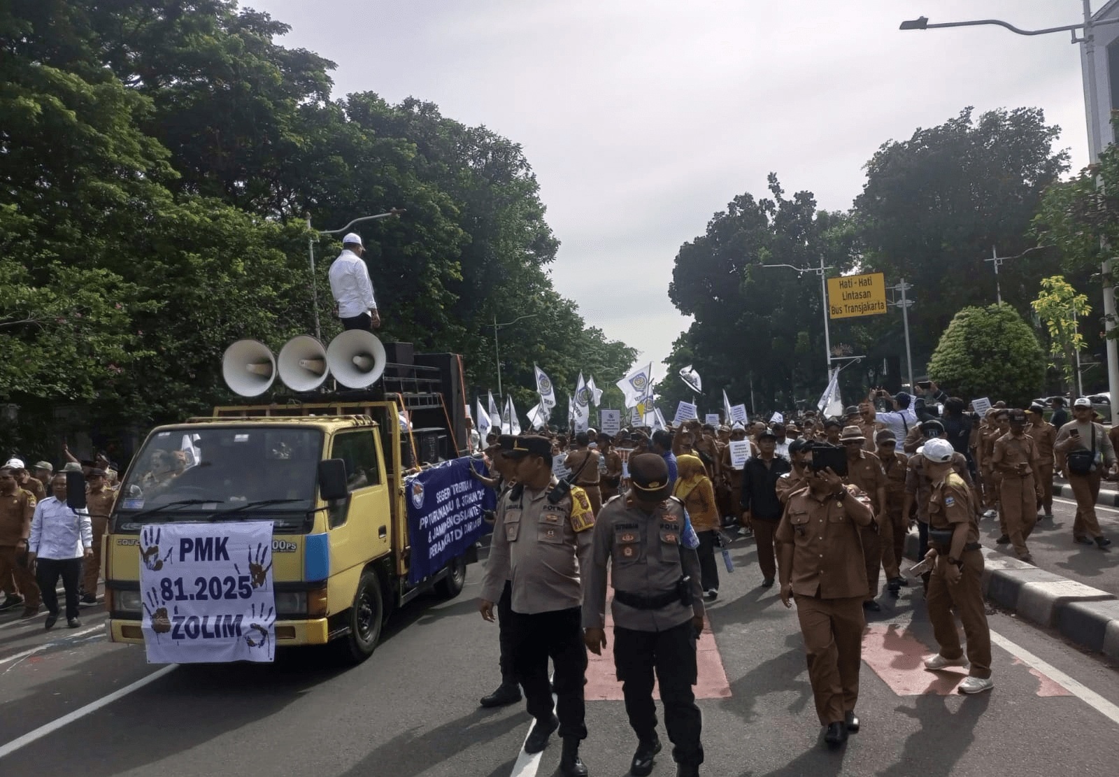 2.155 Personel Gabungan Kawal Aksi APDESI di Monas