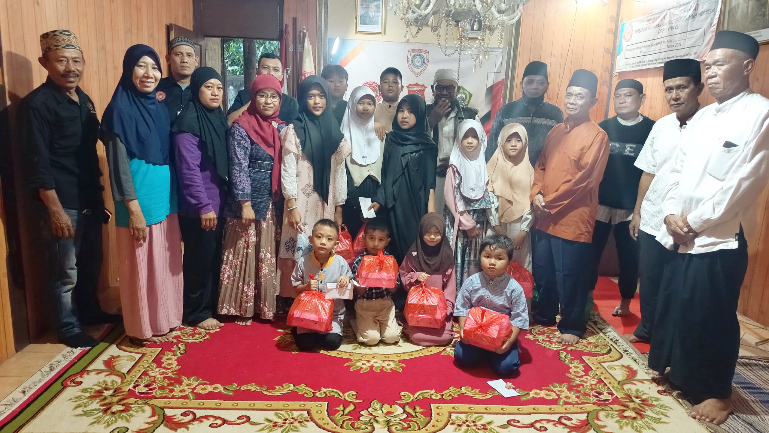 Tebar Kebaikan di Bulan Ramadan, Zona Media Nusantara Group Santuni Anak Yatim dan Gelar Buka Puasa Bersama