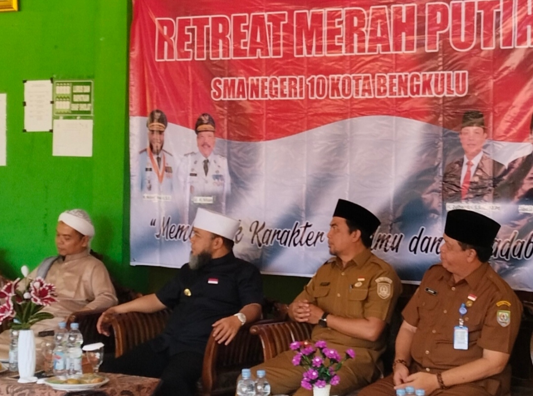 Gubernur Helmi Hasan Berikan Semangat dan Respons Cepat Permintaan Pelajar di Retret SMAN 10 Bengkulu